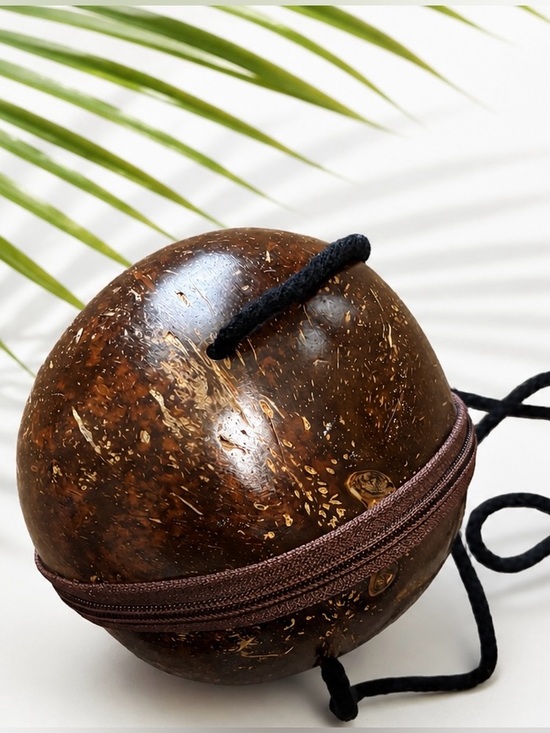 Vintage Handbags - Boho Tropical Vintage Coconut Shell Purse - Brown